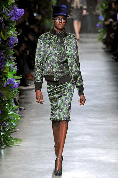 Look 11